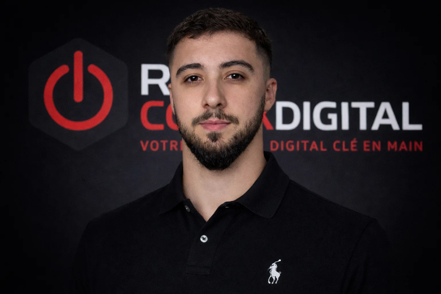 Consultant RM Codex Digital dans son bureau à Fontenay-le-Comte